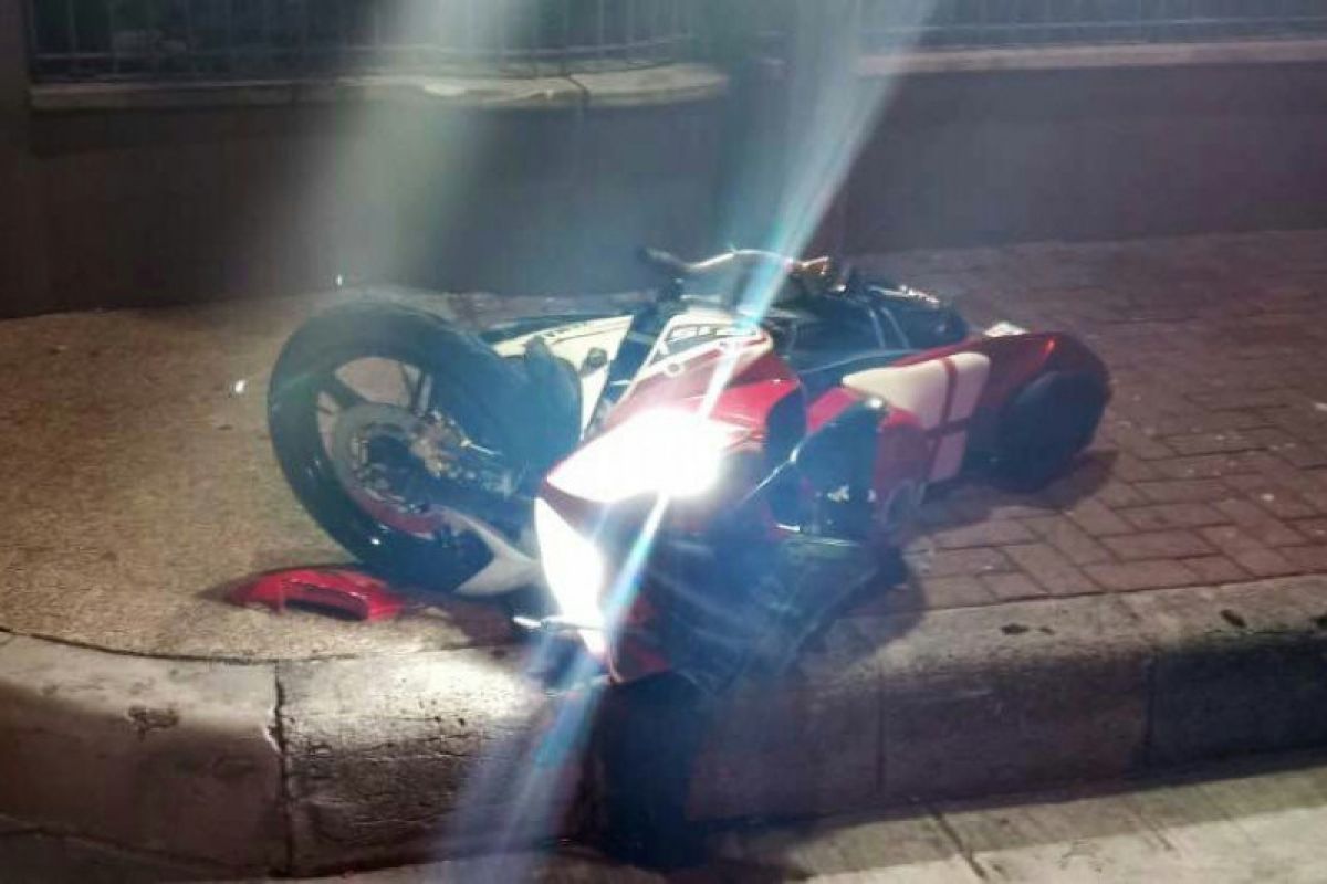 Nabrak pagar apartemen, penumpang sepeda motor sport tewas di tempat