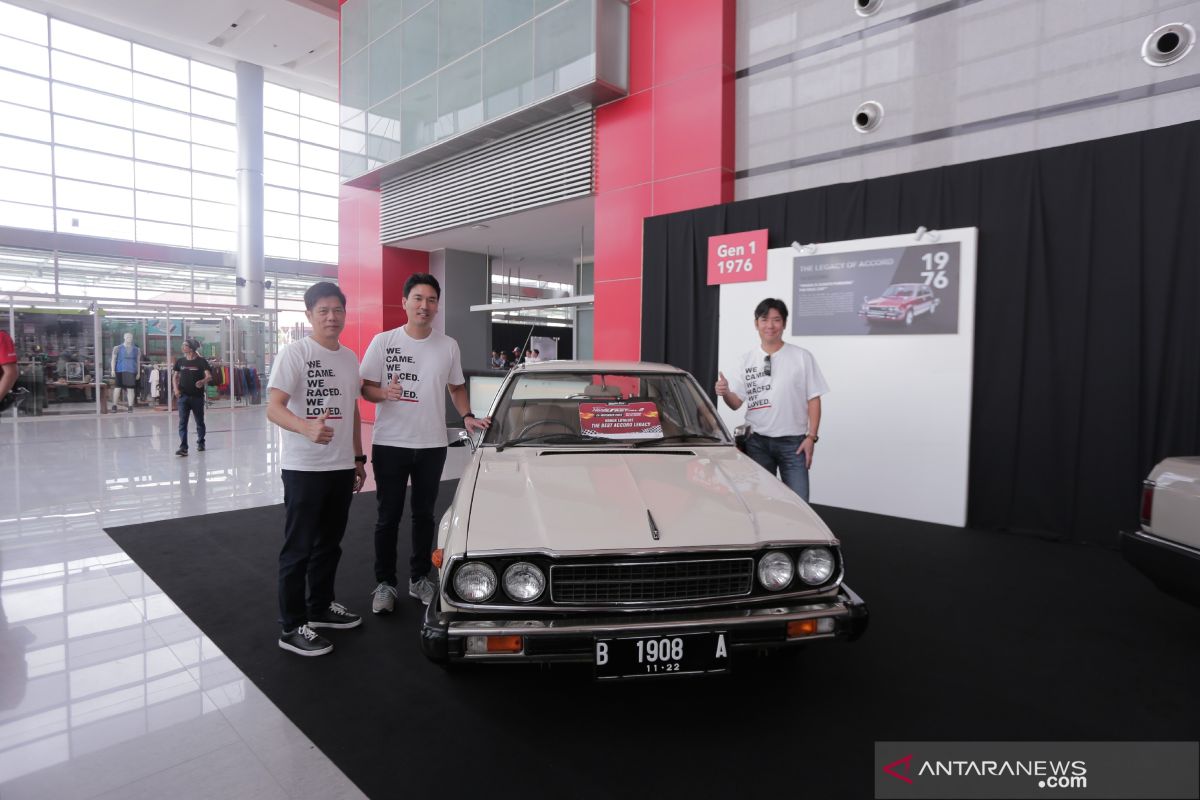 Pemilik Accord dan Civic generasi pertama diganjar penghargaan Honda