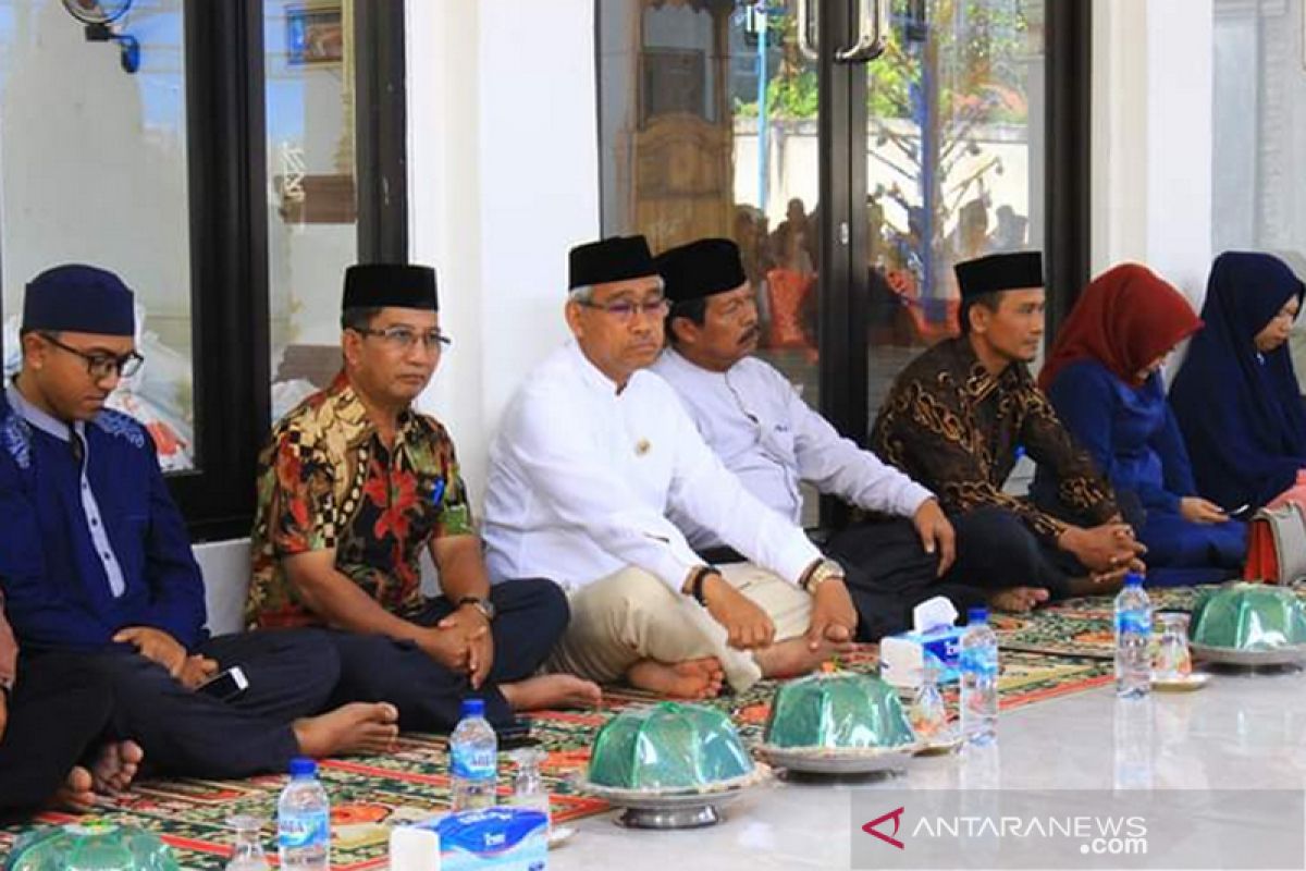 Bupati Lutim janji rampungkan infrastruktur jalan di Desa Maramba