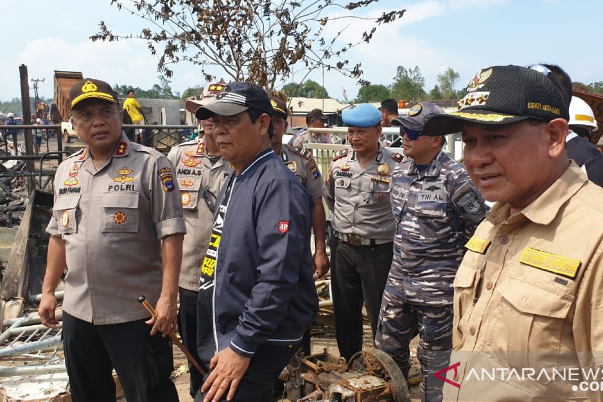 Governor and Police Chief review scene of fire disaster in Sebuku Island, Kotabaru