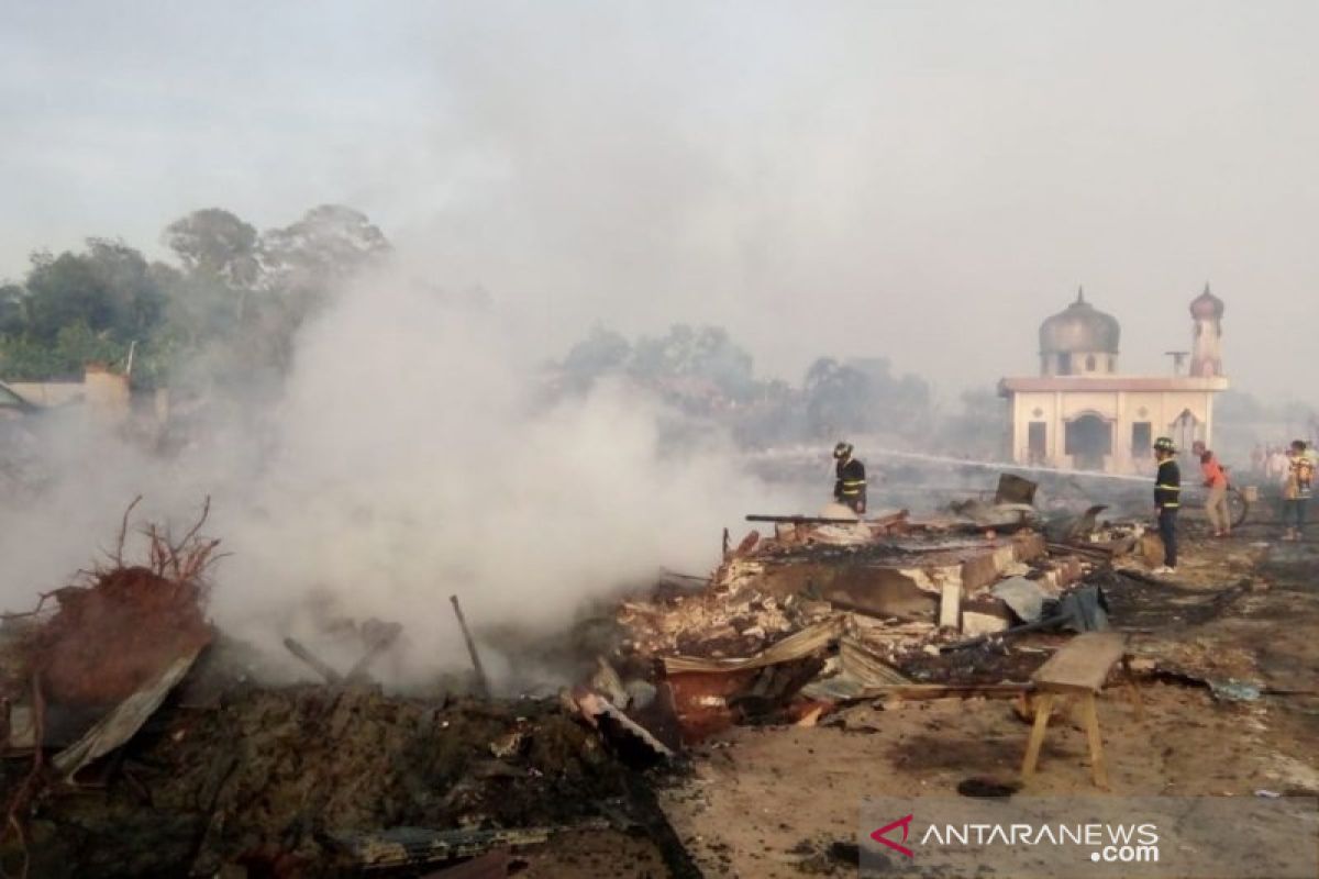 Ratusan rumah hangus terbakar, polisi selidiki penyebabnya