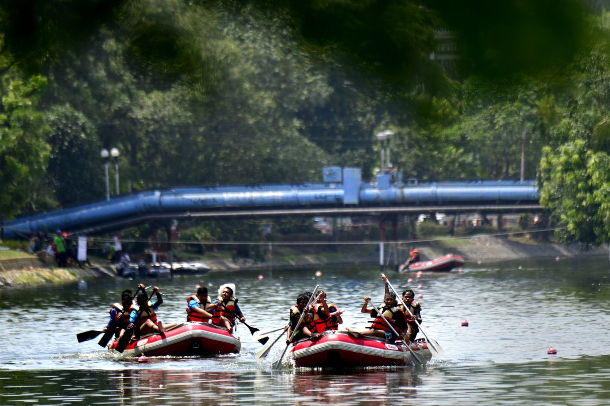 57 tim semarakkan lomba triathlon di Kota Surabaya