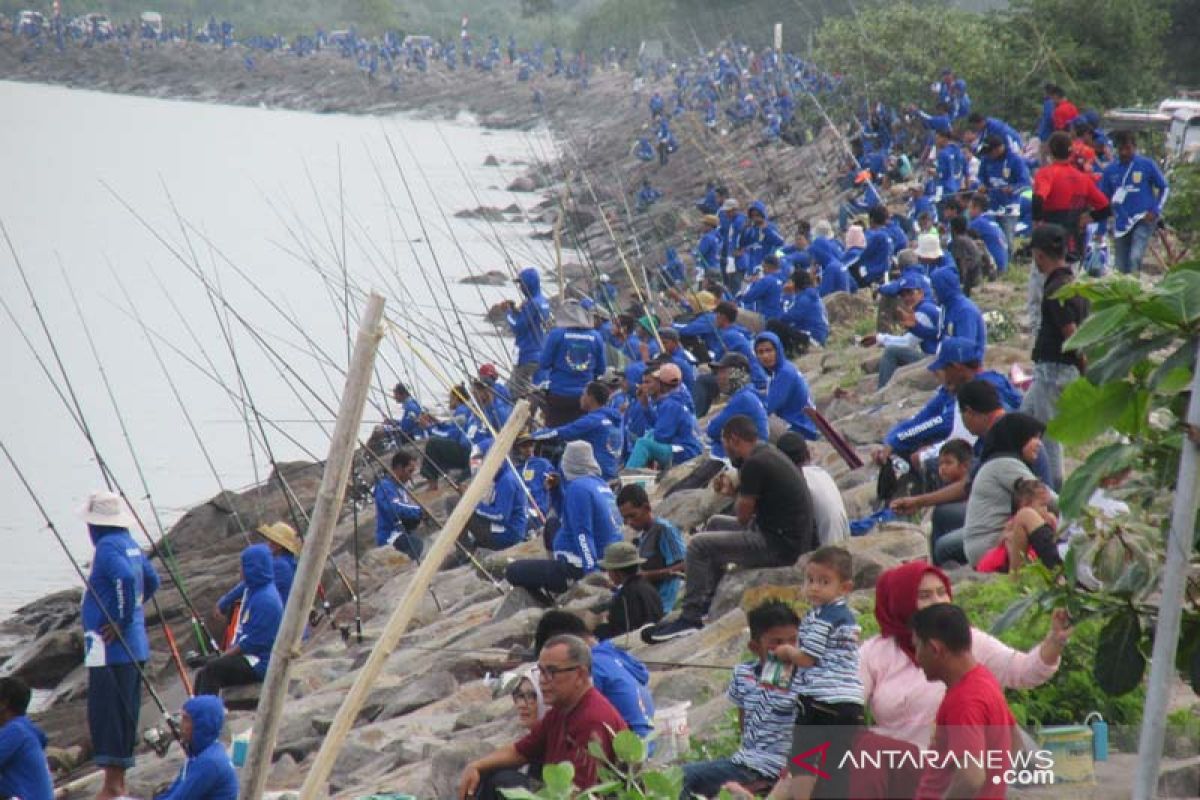 Seribu pemancing berebut hadiah umrah di Banda Aceh