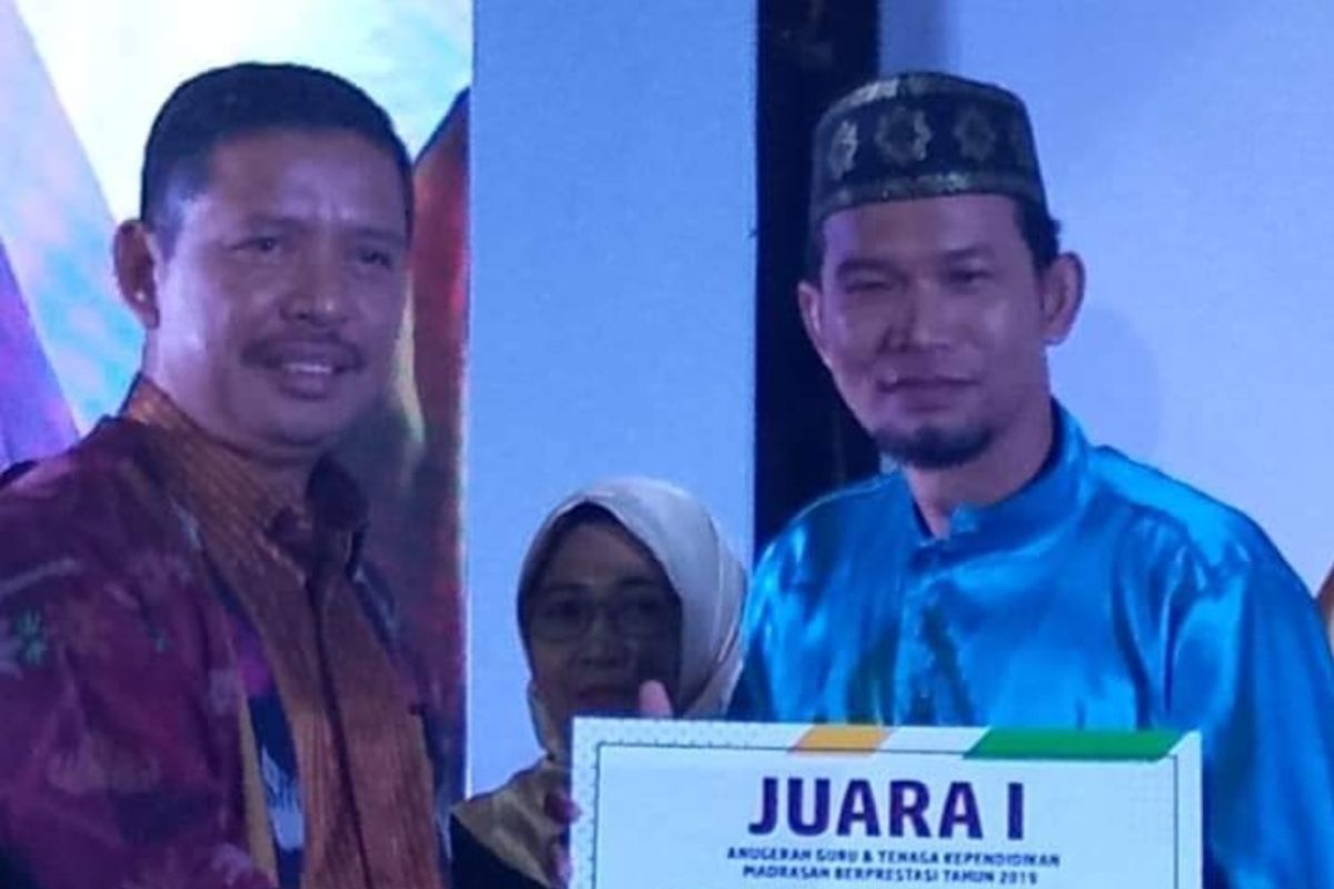 Guru MAN Insan Cendekia Sambas raih juara 1 tingkat nasional