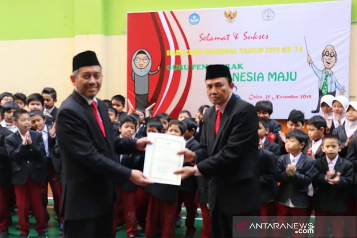 Guru SMAN 1 Muara Teweh mengajar di Mesir dapat penghargaan "Guru Hebat"