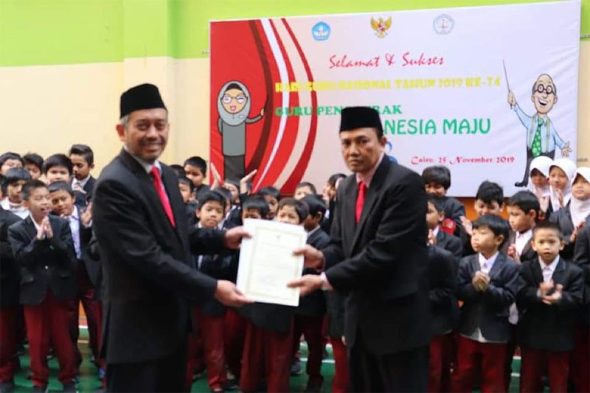 Guru SMAN 1 Muara Teweh dapat penghargaan "Guru Hebat" di Mesir