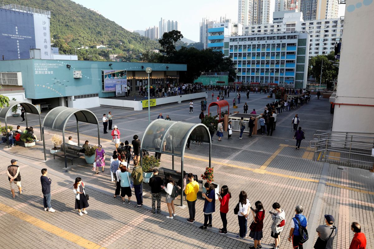China dirikan pusat krisis Hong Kong di daratan