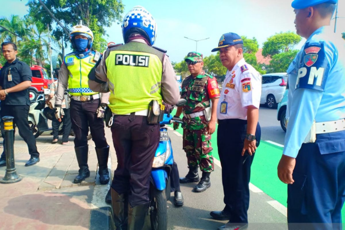 15 pemotor ditilang karena lintasi jalur sepeda di Jaktim