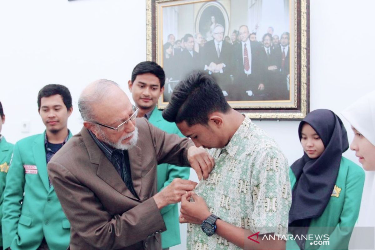 SMAN 3 Banda Aceh dan UIN Ar-Raniry diberi penghargaan anugerah Wali Nanggroe