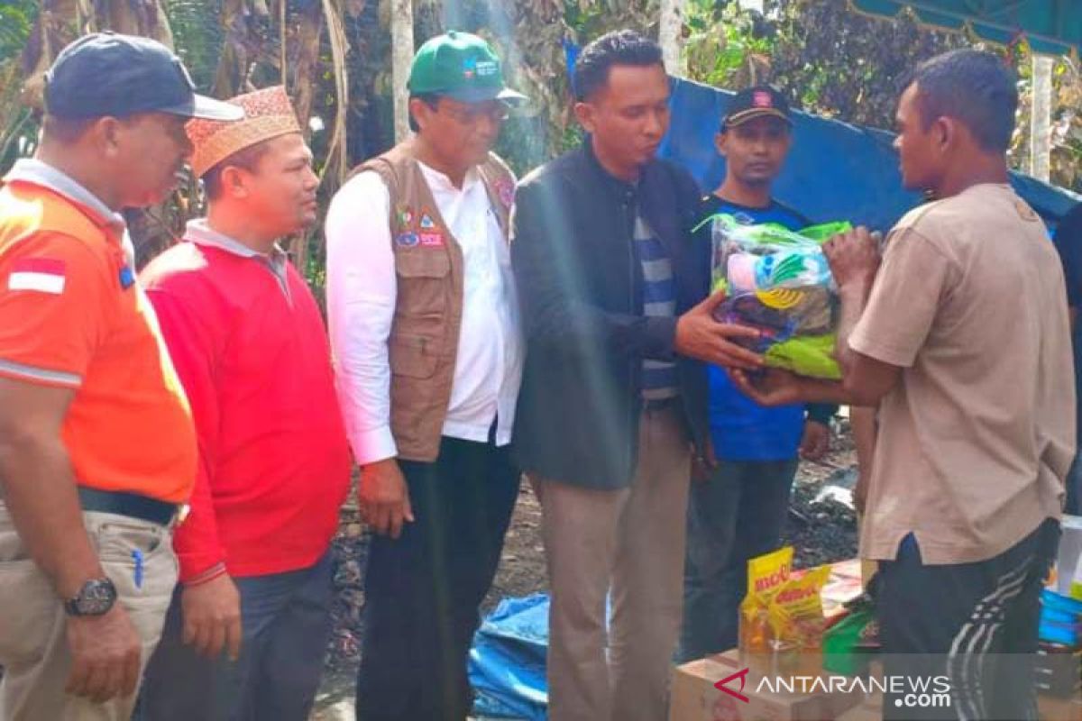 Pemkab Aceh Utara salurkan bantuan korban kebakaran di Langkahan