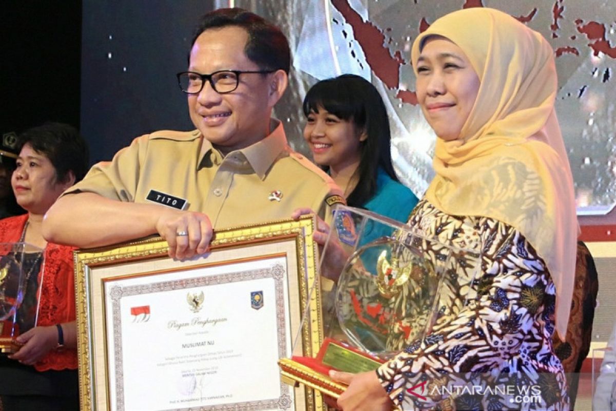 Muslimat NU raih penghargaan "Ormas Long Life Achievement" dari Kemendagri