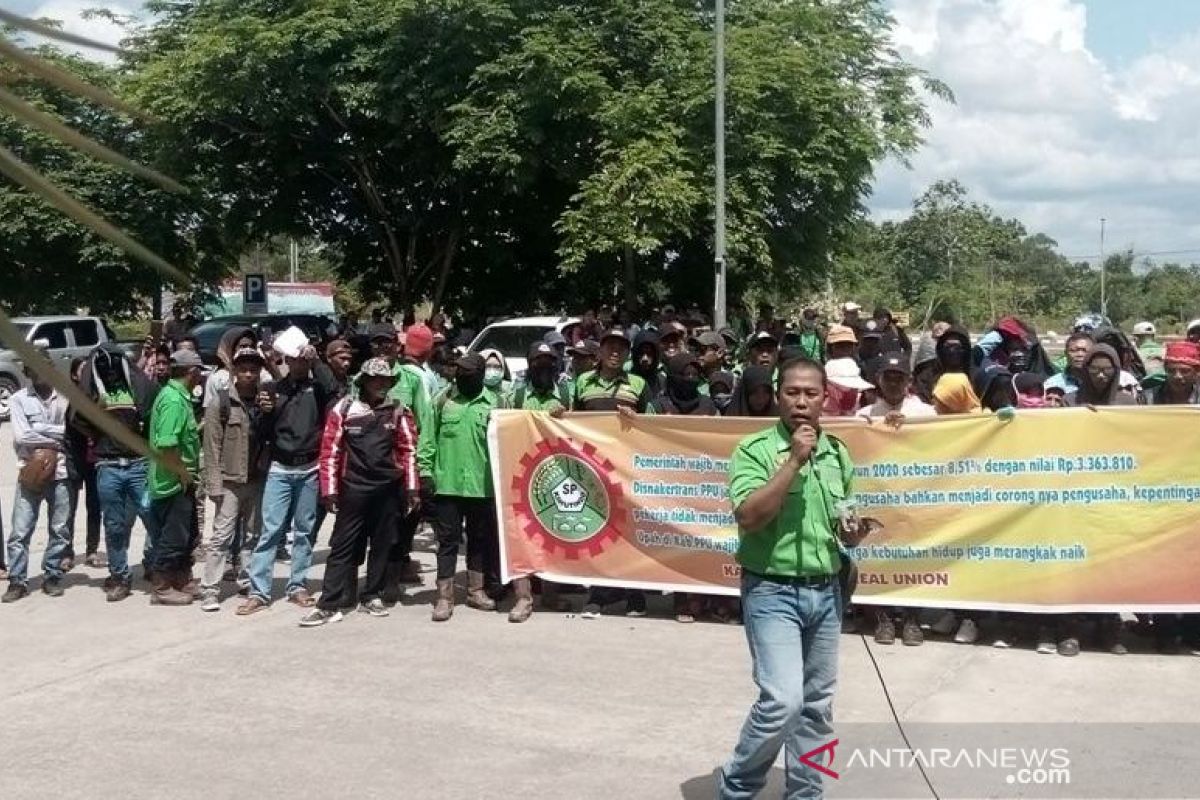 Kahutindo Penajam Tuntut Kenaikan UMK Sesuai PP 78/2015