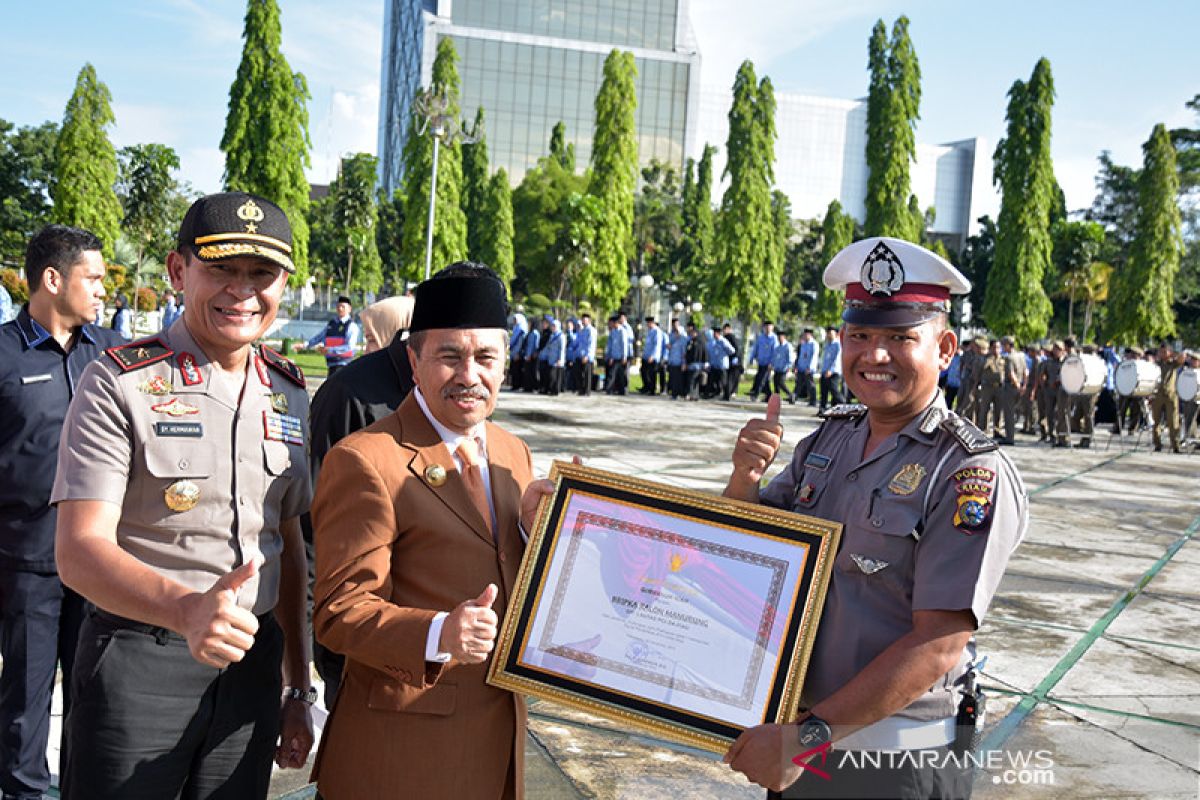 Hebat, seorang Polisi di Pekanbaru dapat 2 penghargaan karena membangun sekolah di pelosok