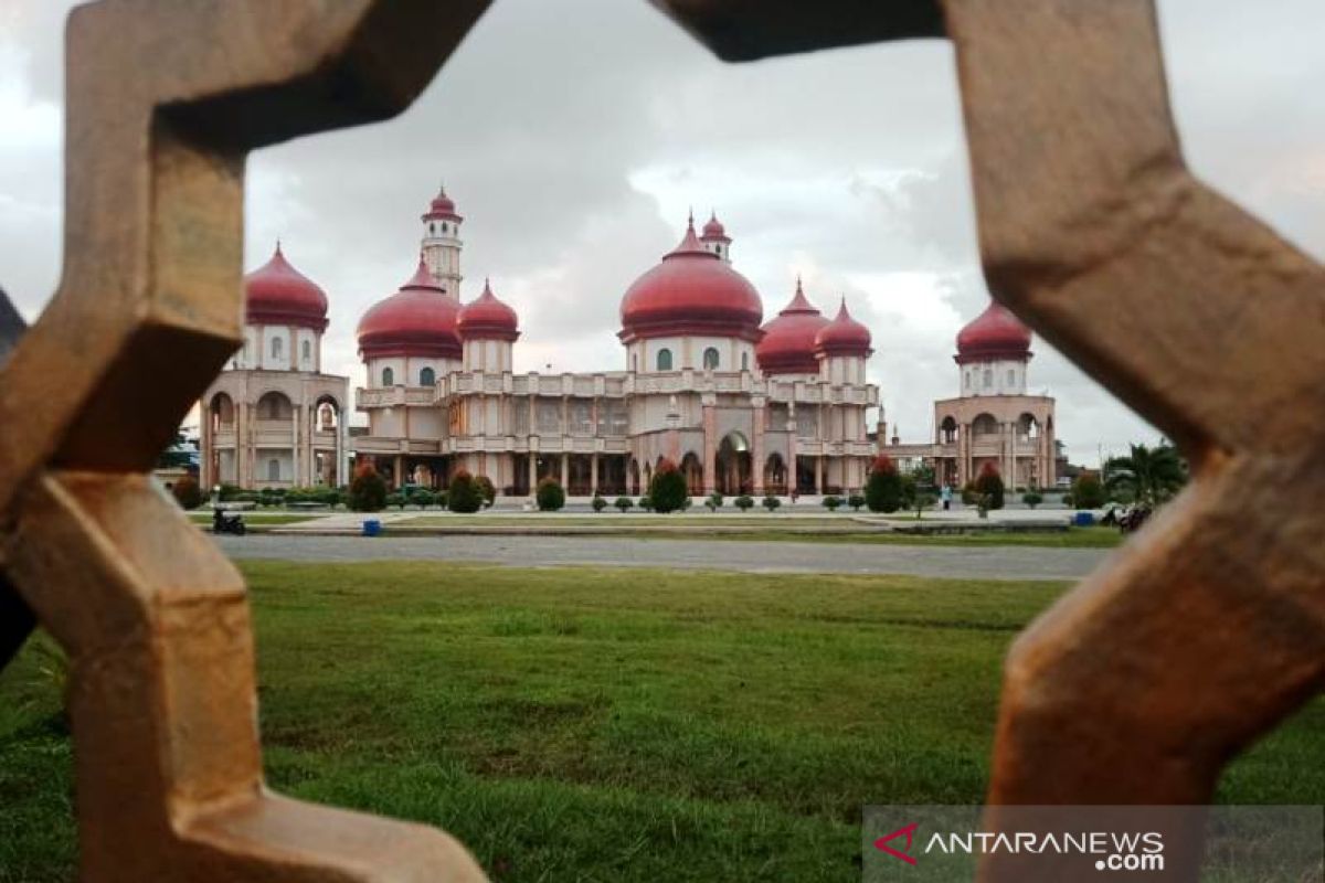 Pengeras suara Masjid Agung Meulaboh senilai Rp1 miliar rusak disambar petir