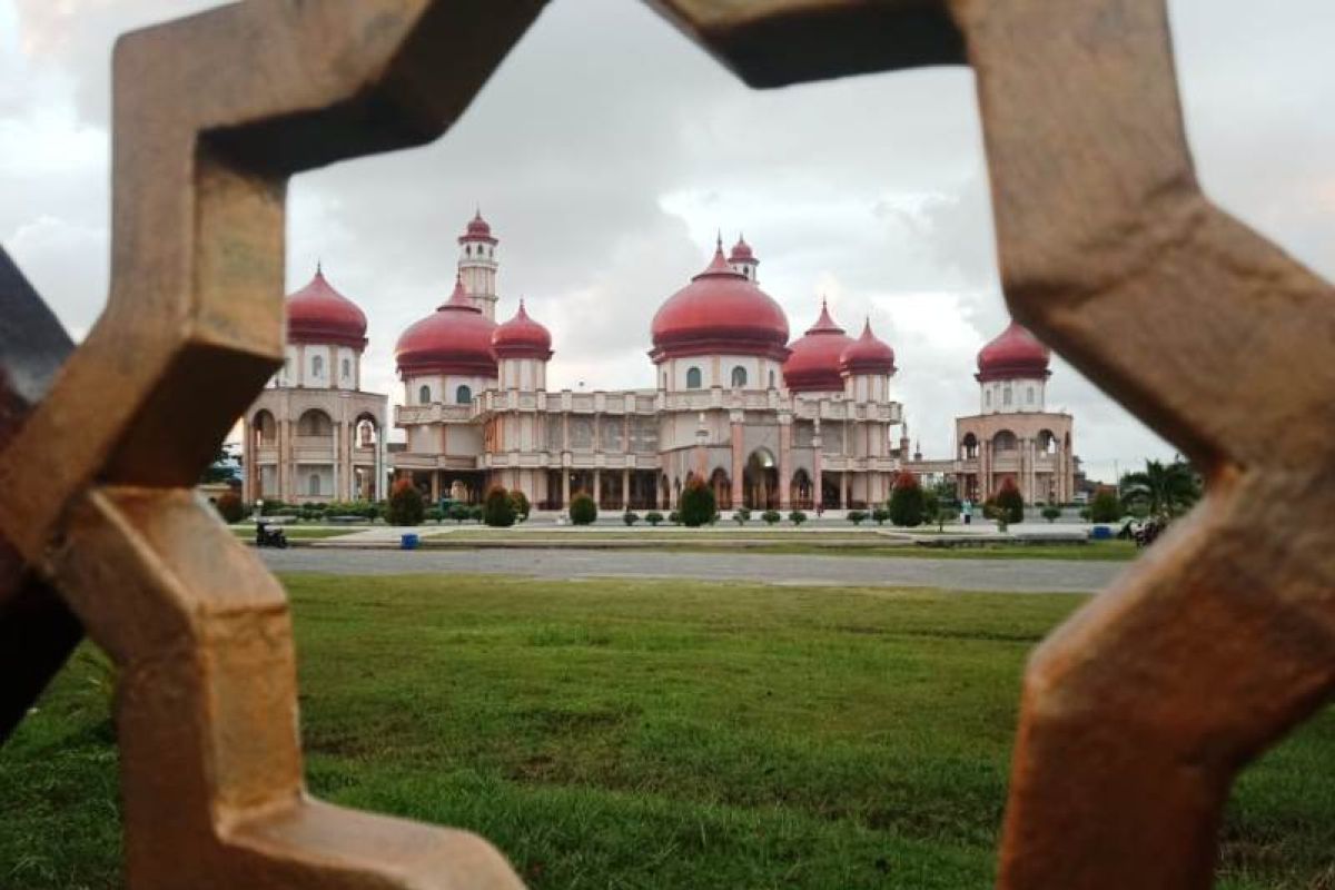 Pengeras suara Masjid Agung Meulaboh seharga Rp1 miliar rusak disambar petir