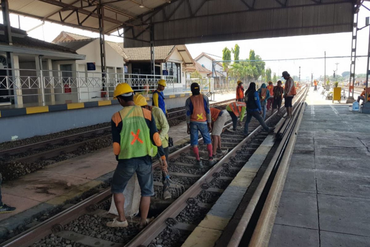 KAI Daop Madiun segera uji beban jalur ganda Geneng-Kedungbanteng