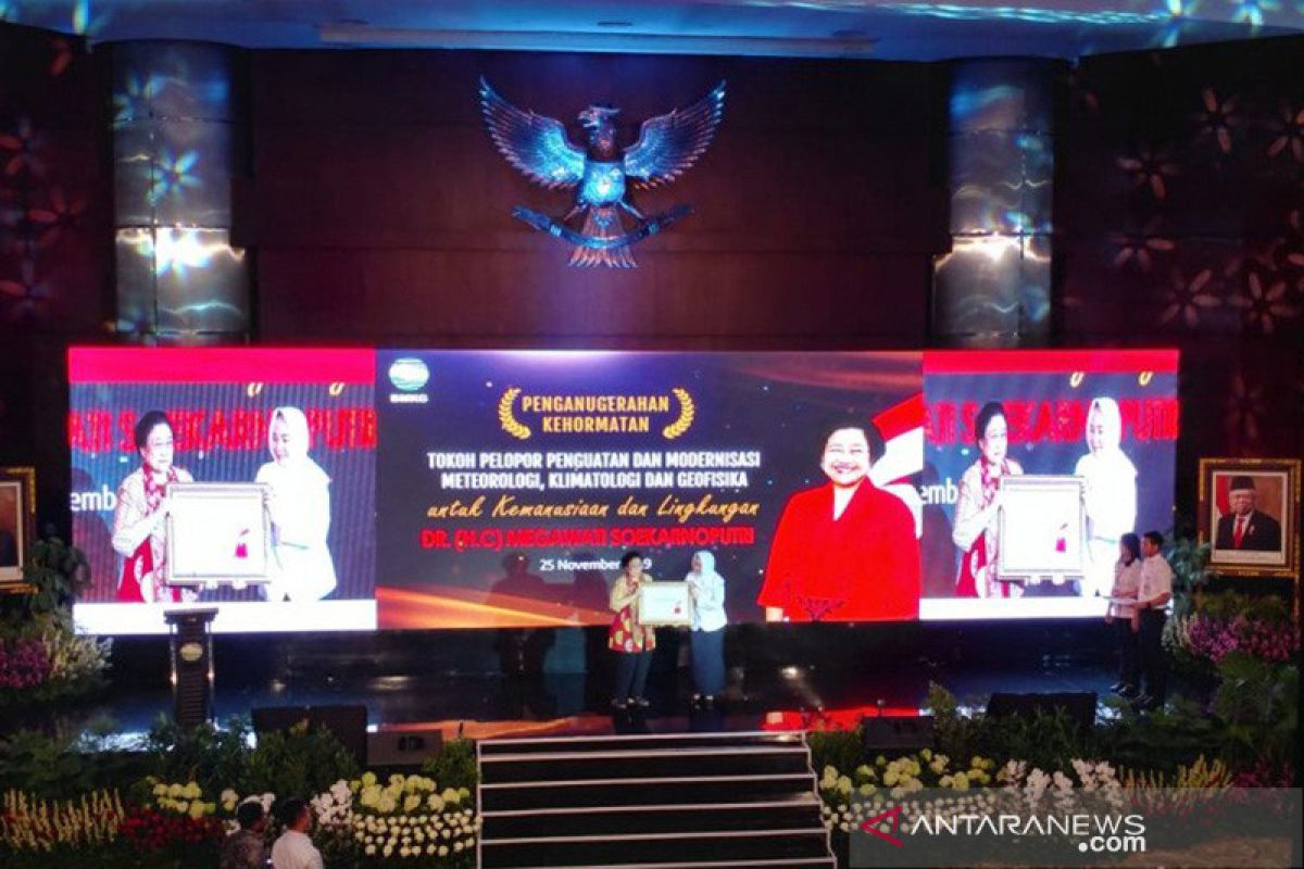 Megawati raih gelar tokoh penguatan MKG