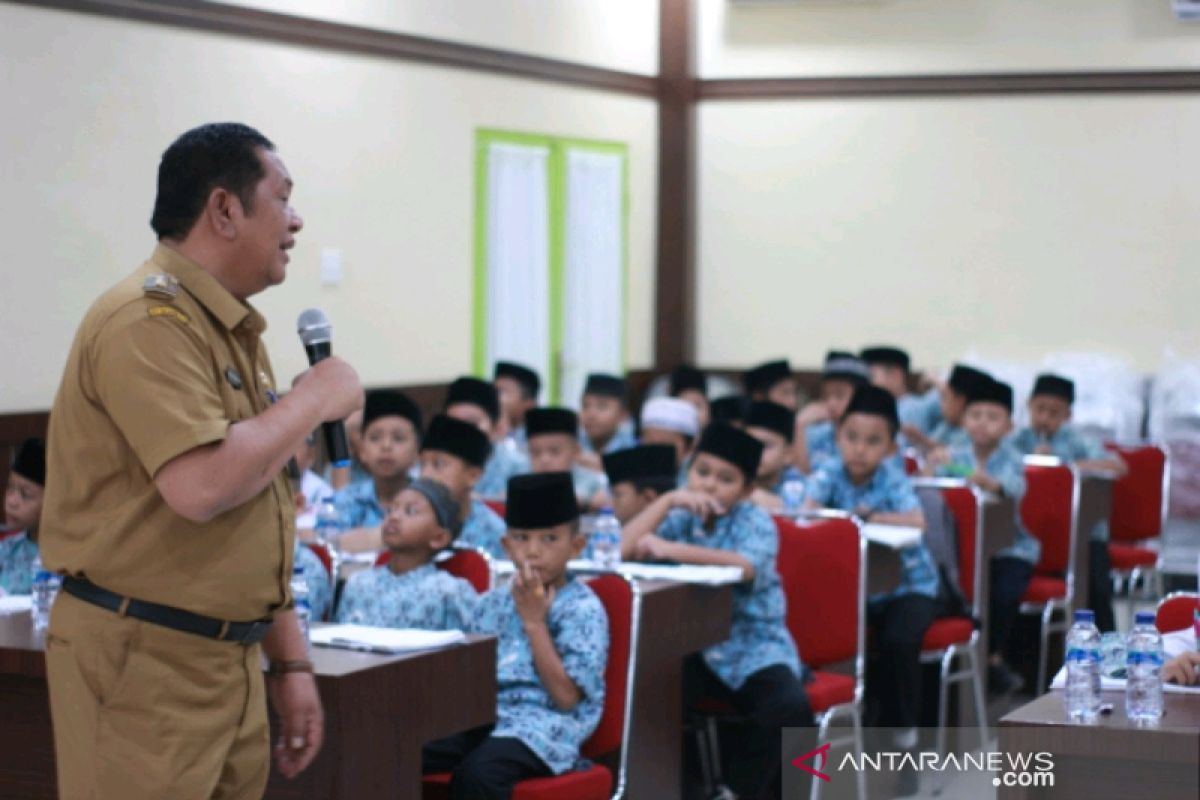 Puluhan siswa SD kunjungi kantor Wali Kota Padangsidimpuan