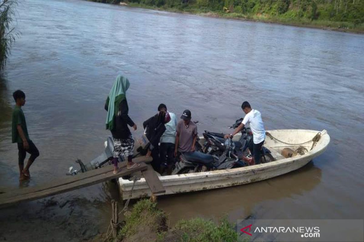 Warga keluhkan Sungai Teunom dangkal akibat galian C