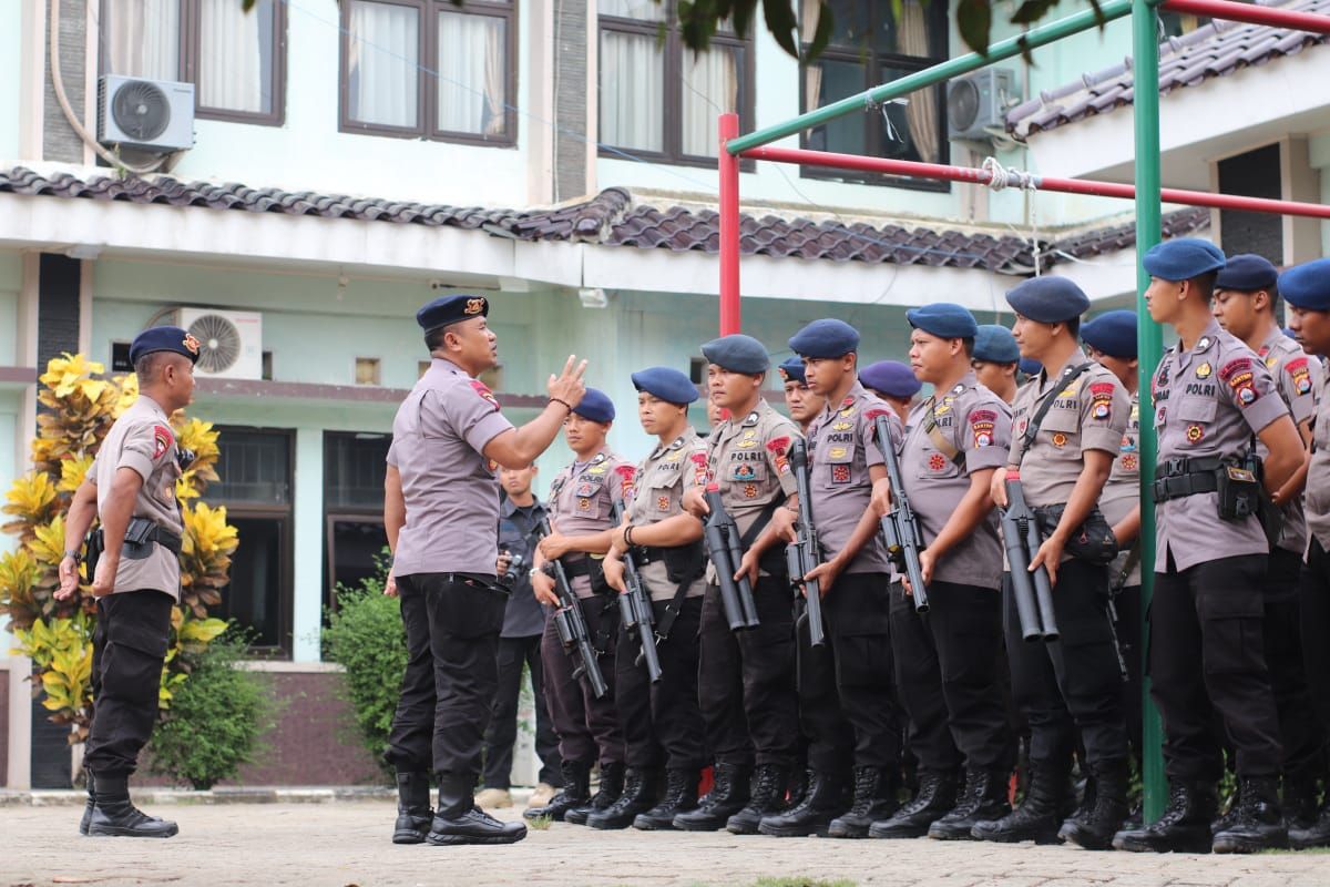 Dansat Brimob Polda Banten  pimpin pengamanan pilkades di Rajeg Kabupaten Tangerang