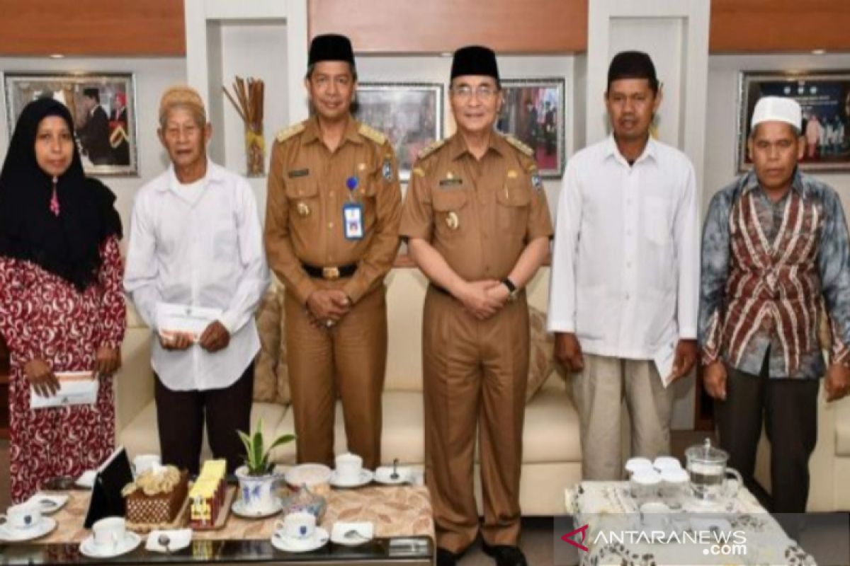 Bupati umrahkan marbot masjid serta guru TK/TP Al Quran