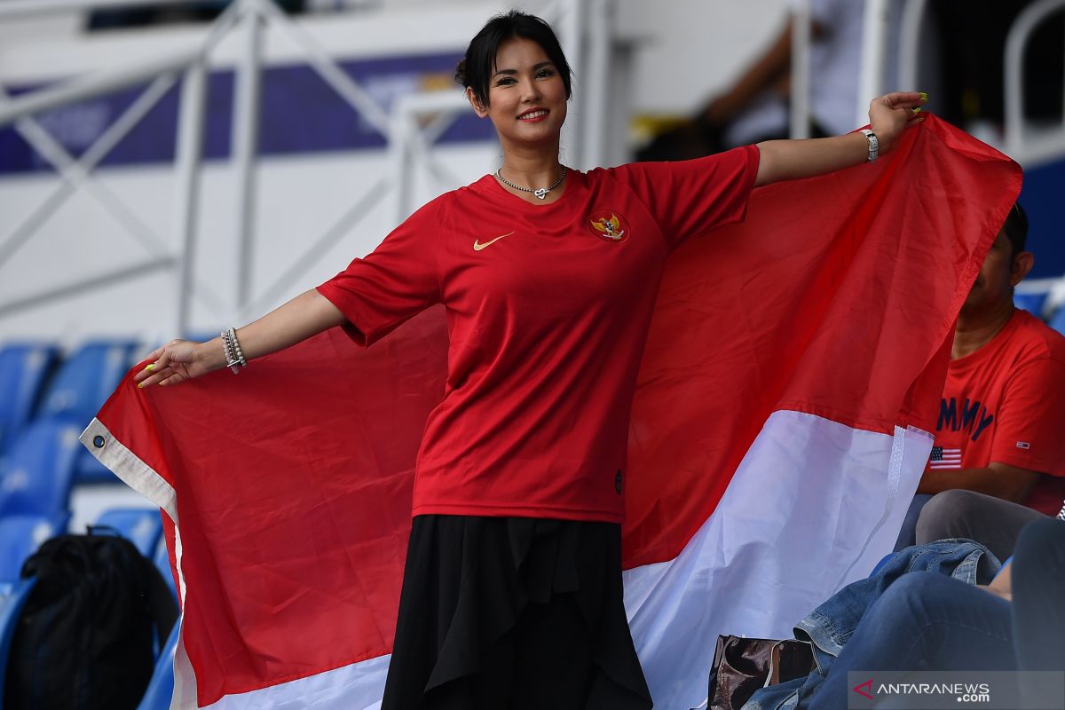 SEA Games 2019 - Miyabi hadir dengan seragam Timnas Indonesia di Stadion Rizal Memorial, Manila