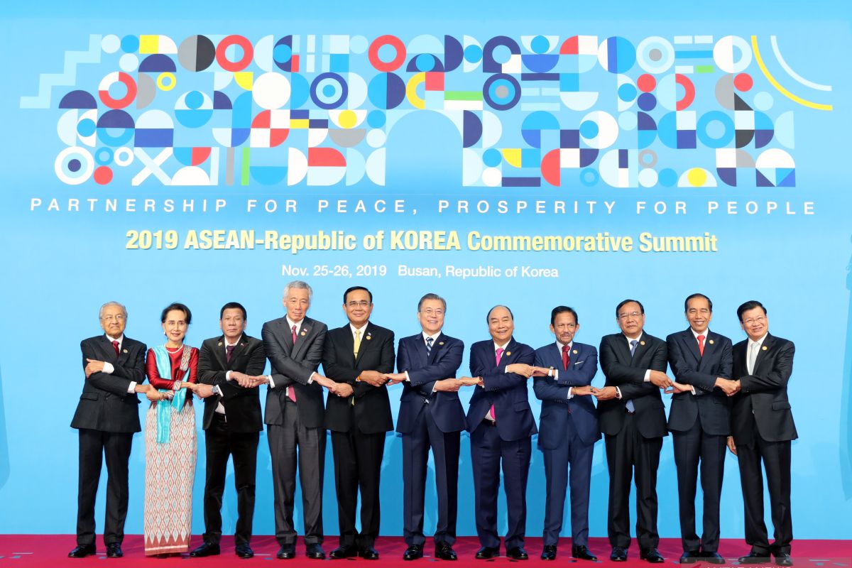 Jokowi attends 2019 ASEAN-ROK Commemorative Summit in Busan