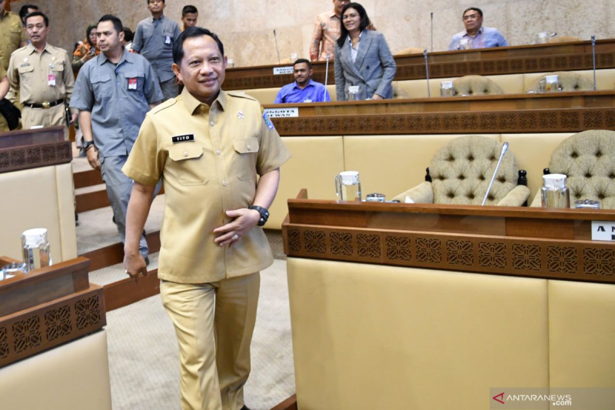 Focus politik, paradoks demokrasi hingga Anies Ketua APPSI