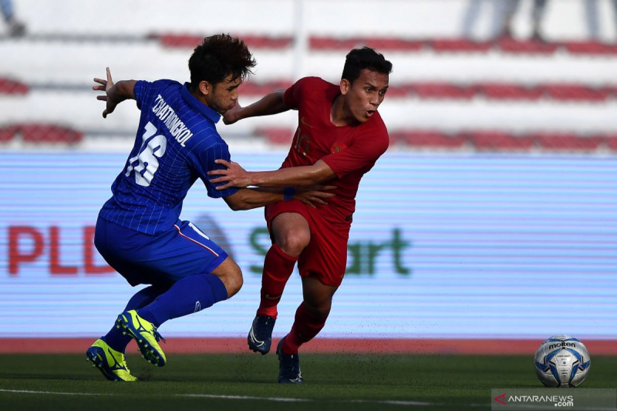 Egy Maulana ditarik keluar karena sakit dada saat lawan Thailand