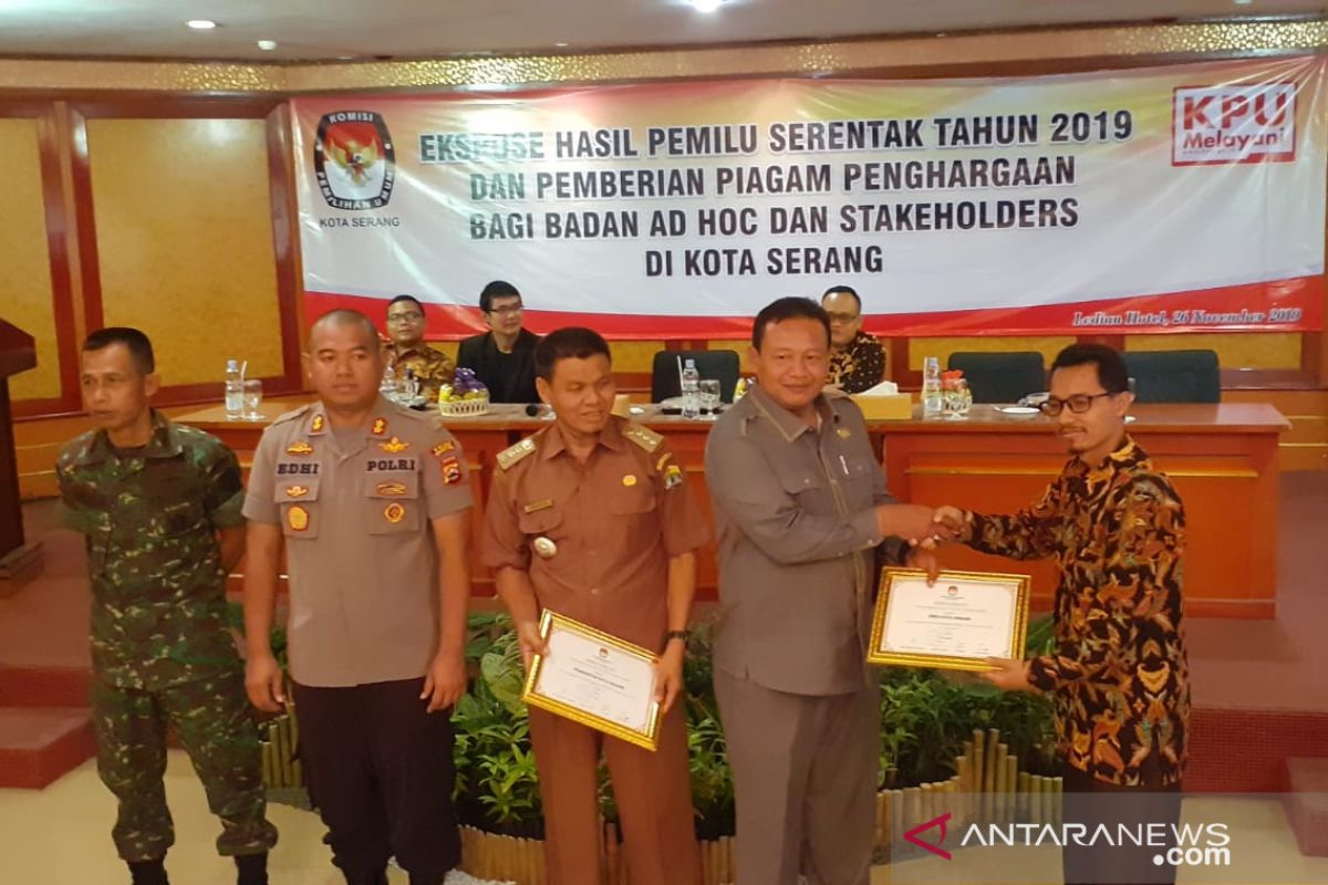 KPU Kota Serang berikan penghargaan stakeholder dan media
