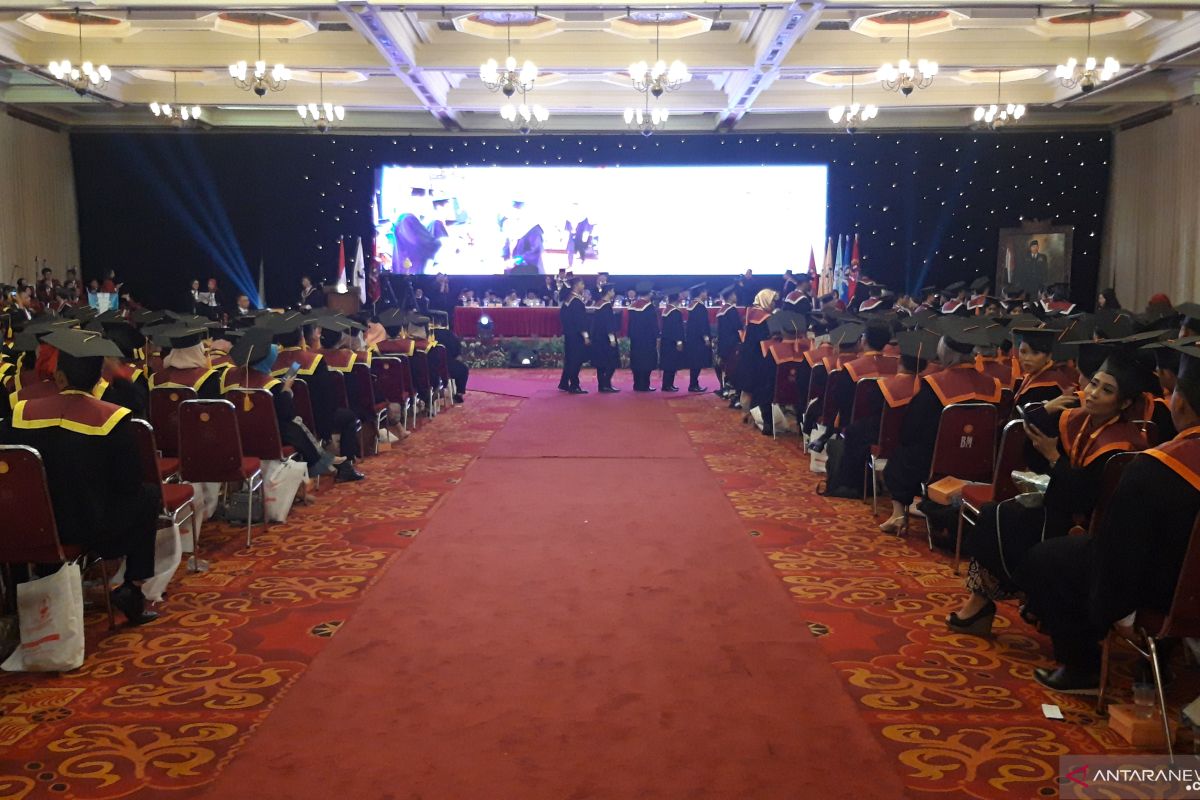 784 sarjana dan magister Universitas Bung Karno diwisuda