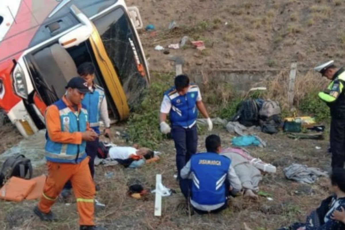 Korban meninggal akibat kecelakaan bus di tol Sumo bertambah