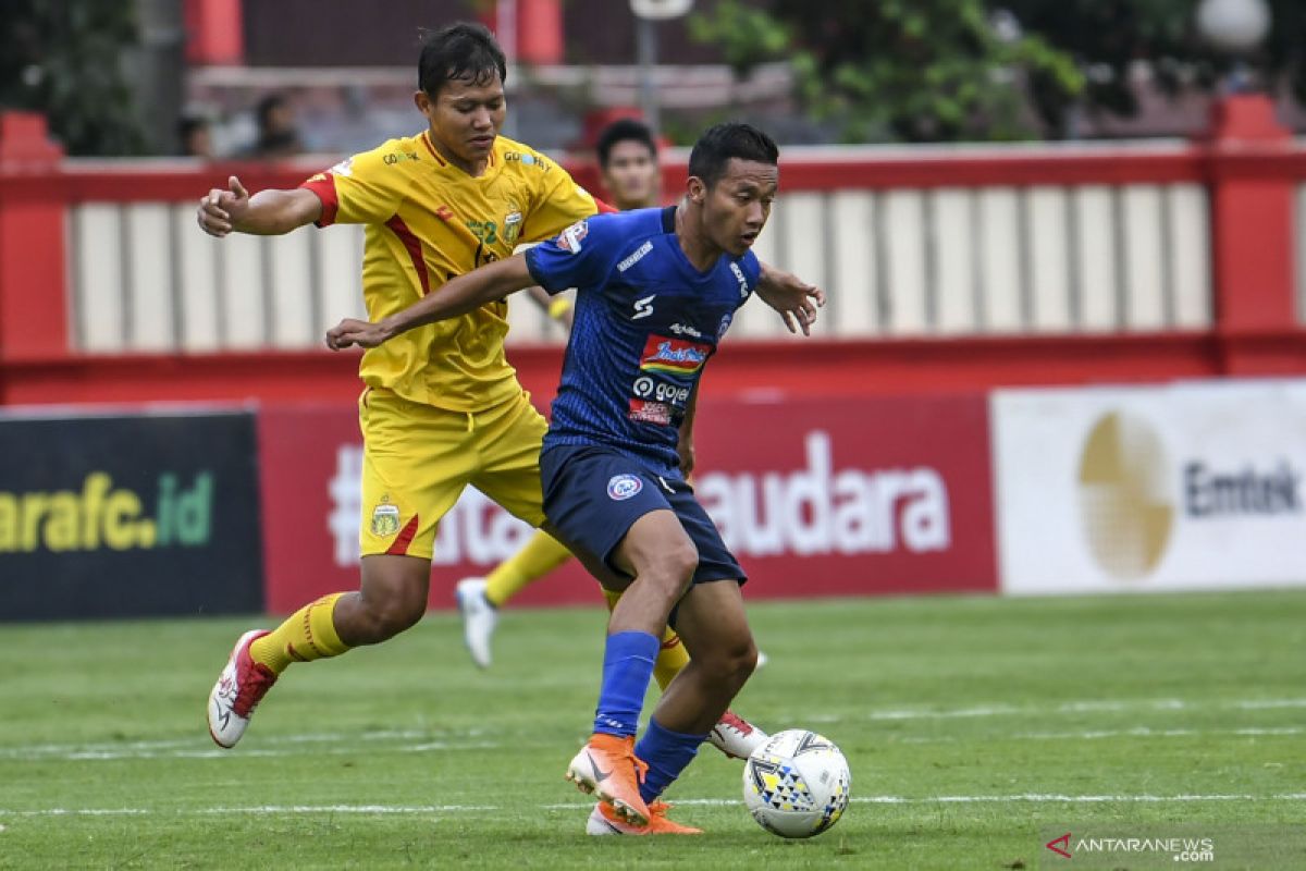 Pemain Arema Dendi Santoso senang dengar wacana Liga 1 dilanjutkan