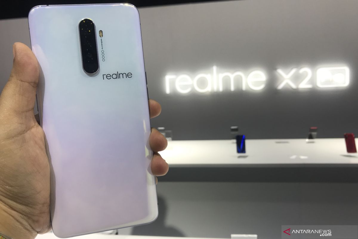 Rahasia Realme hadirkan flagship dengan harga miring