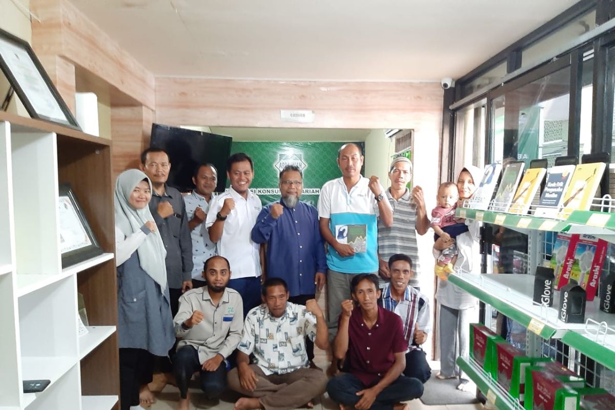 Pengurus Koperasi SKL belajar pembukuan berbasis IT