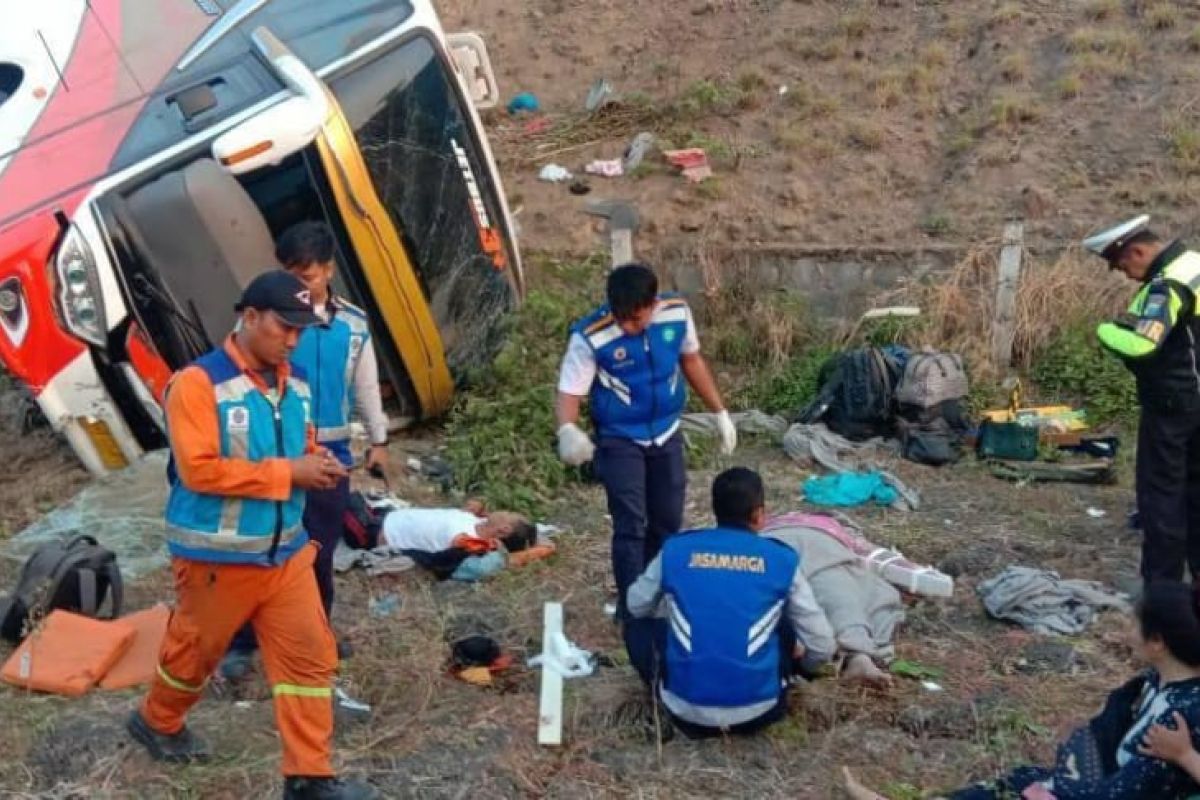 Dua meninggal akibat kecelakaan bus Kramat Djati di tol Surabaya-Mojokerto