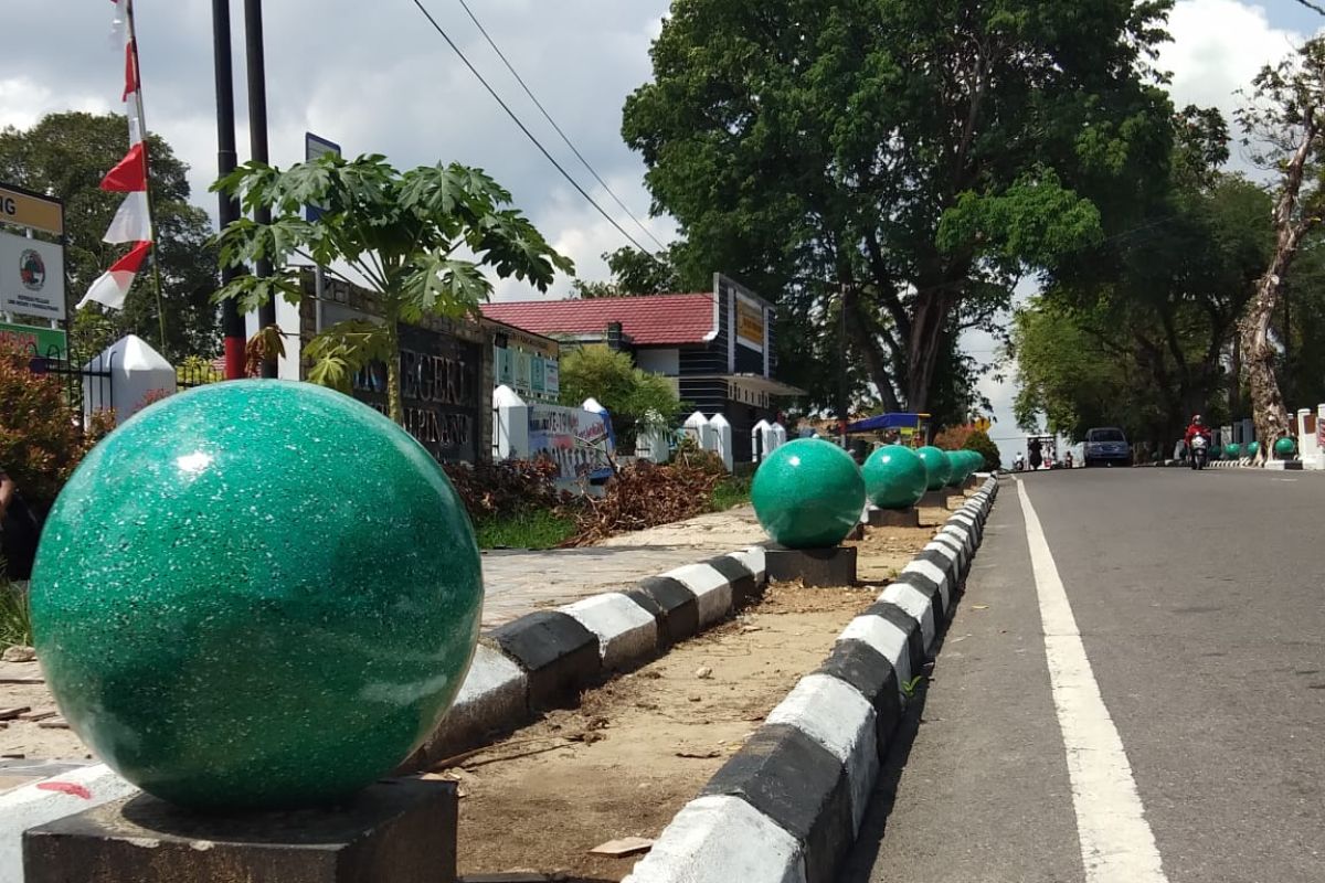 Pemerintah Kota Pangkalpinang percantik tampilan trotoar