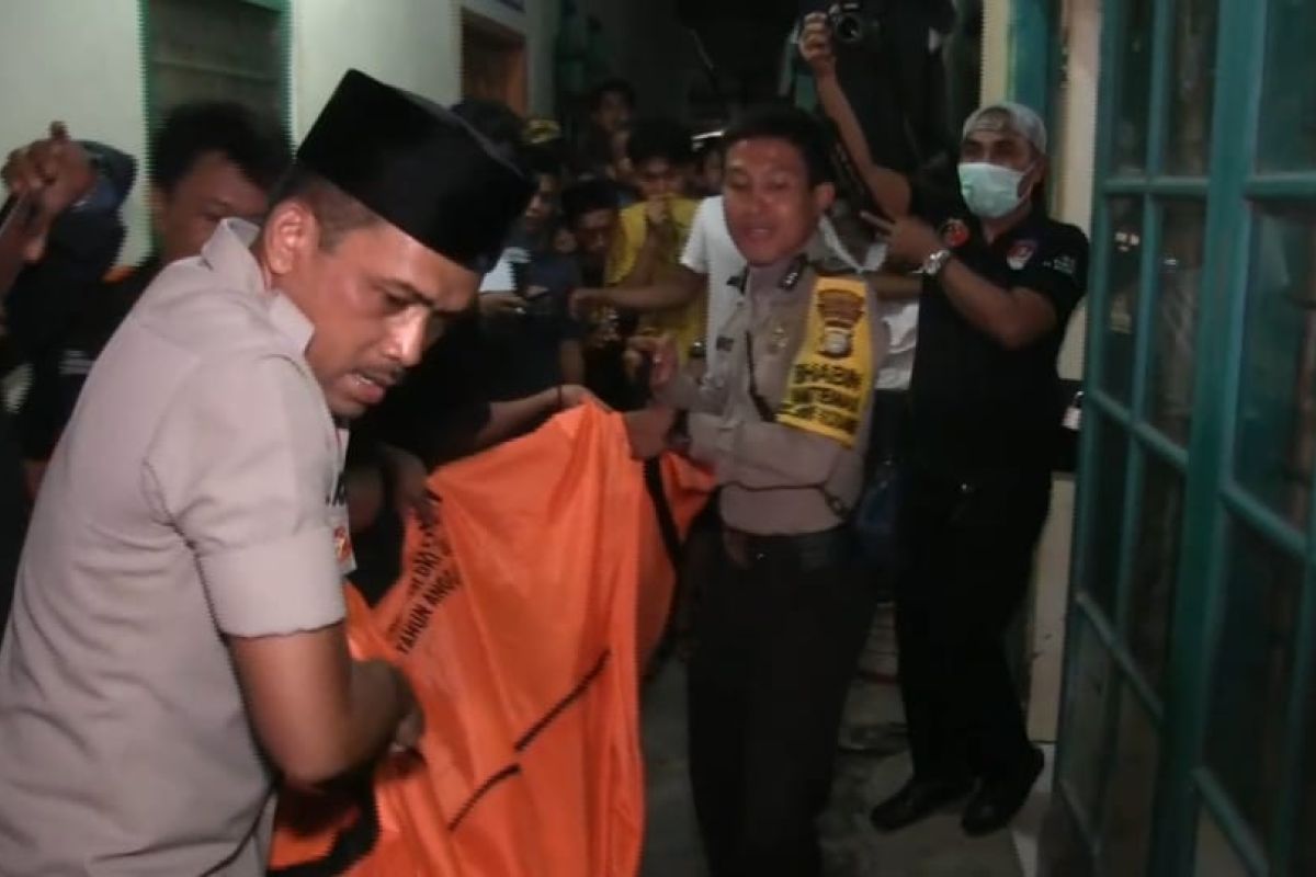Polisi sebut pria gantung diri karena utang di Cengkareng