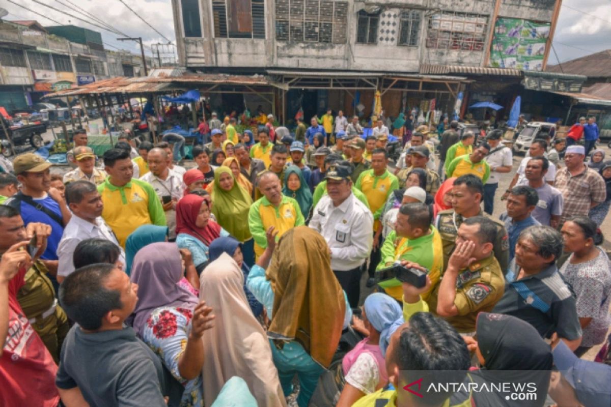 Wali Kota Padangsidimpuan tinjau penataan PKL