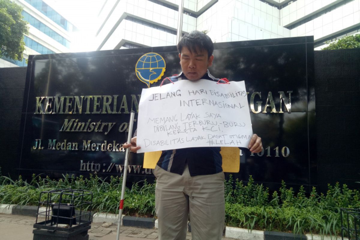 Penyandang disabilitas lakukan aksi di Kemenhub tuntut regulasi