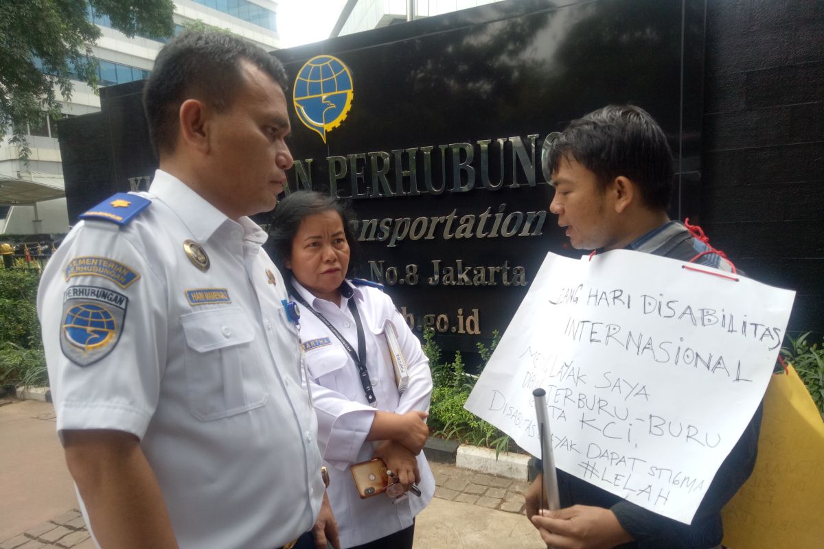 Kemenhub temui tuna netra yang tuntut regulasi penyandang disabilitas