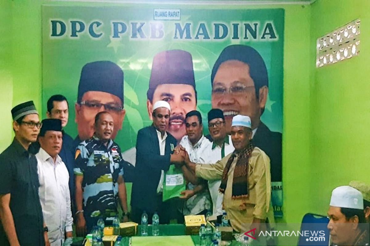 Ja'far Sukhairi kembalikan berkas pendaftaran bakal calon bupati ke PKB