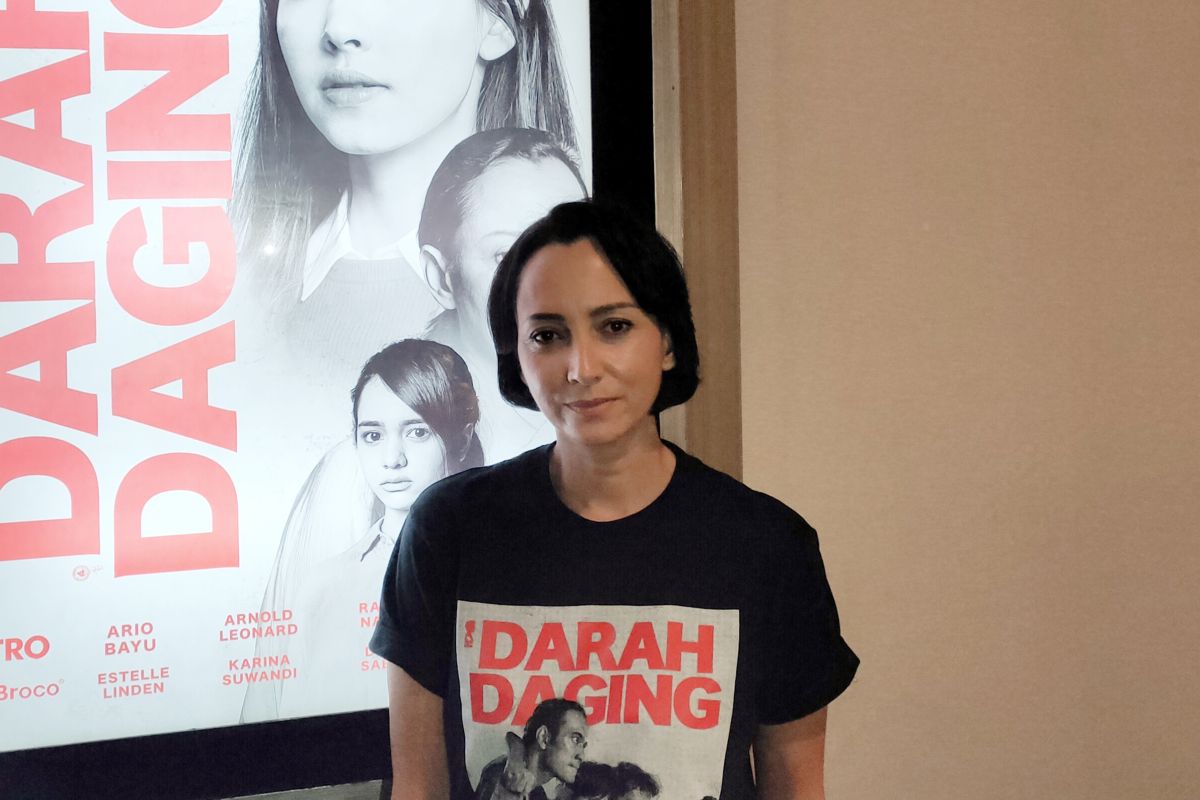 Karina Suwandi jadi nenek di film "Darah Daging"