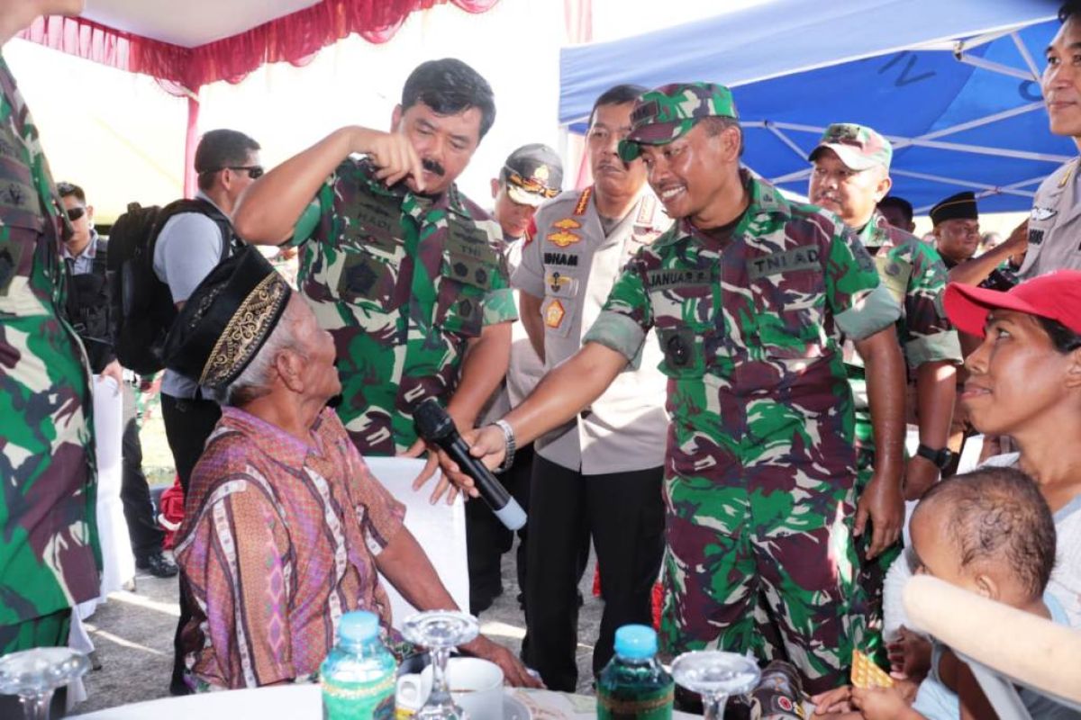 Panglima TNI dan Kapolri meninjau bakti sosial di perbatasan RI-PNG