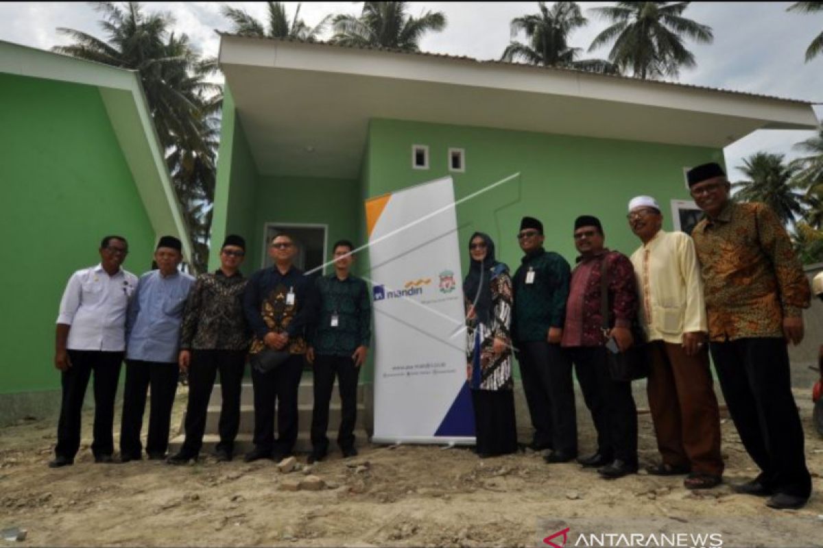 AXA Mandiri Syariah bantu hunian bagi dai korban bencana Sulteng