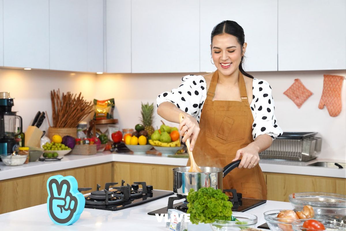 Raisa pamerkan kemampuannya dalam memasak