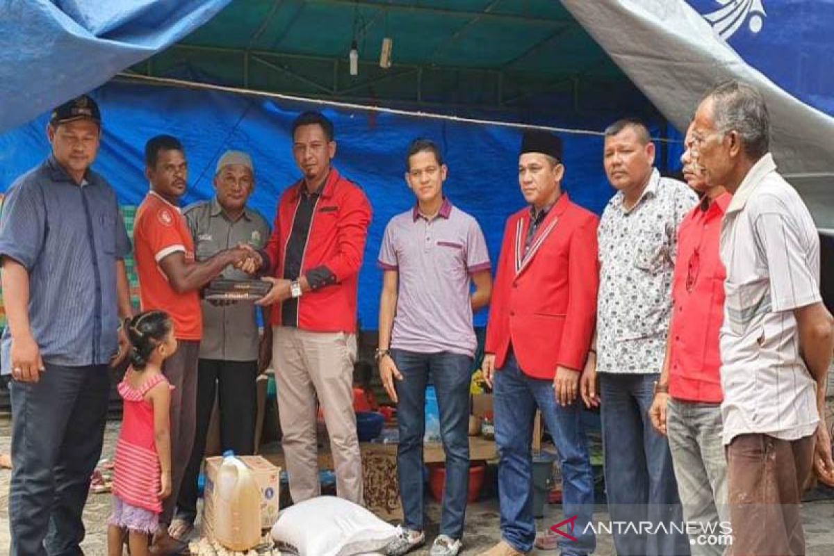 Partai Aceh salurkan bantuan untuk korban rumah terbakar di Langkahan