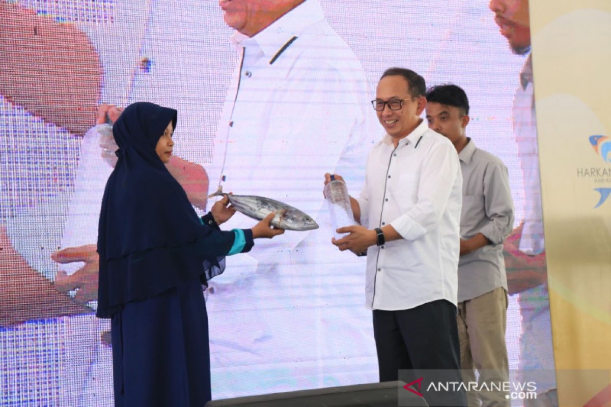 Peduli laut, Perindo ajak masyarakat tukar botol plastik dengan ikan