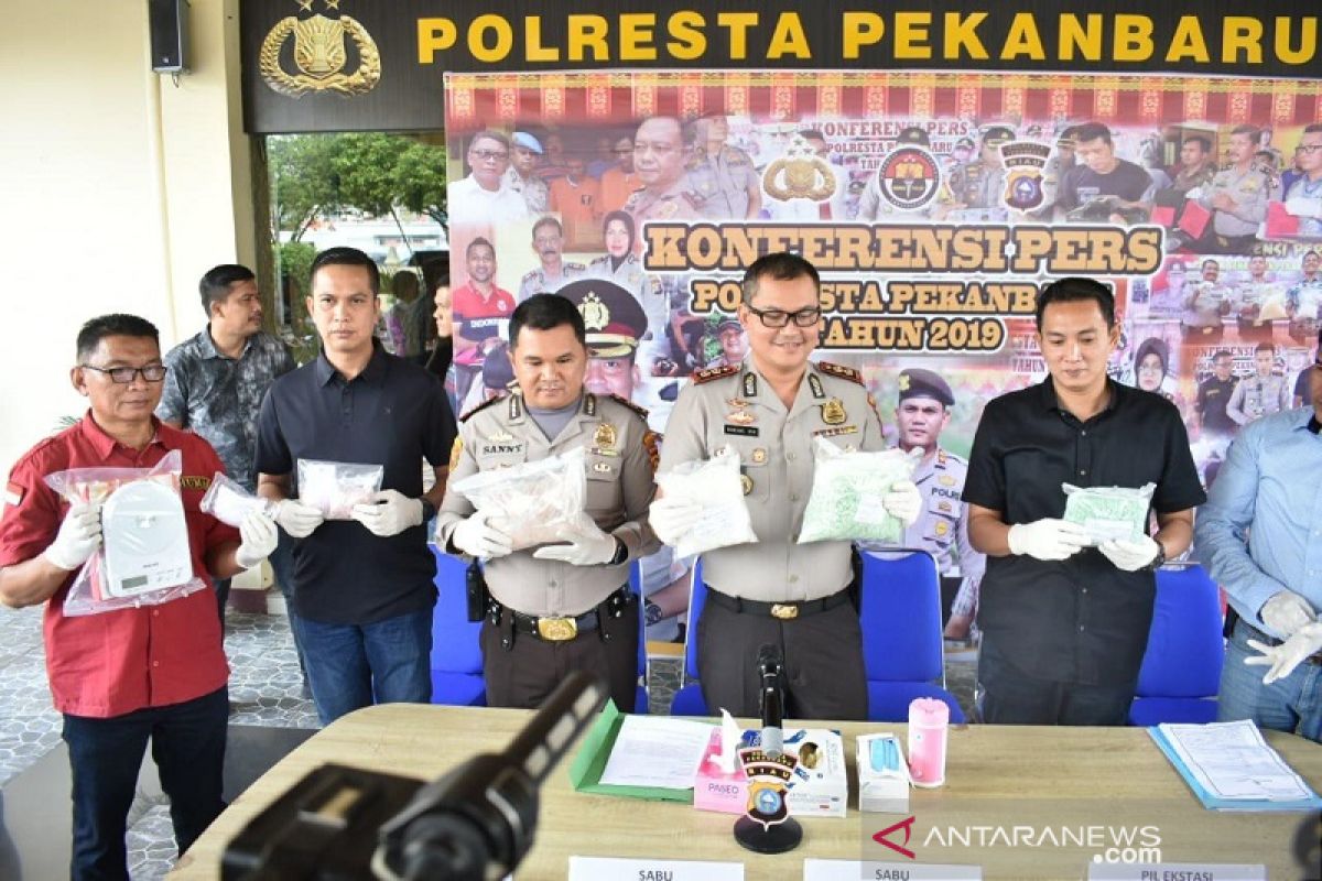 VIDEO - Polresta Pekanbaru sita belasan ribu butir narkoba selama Operasi Antik 2019