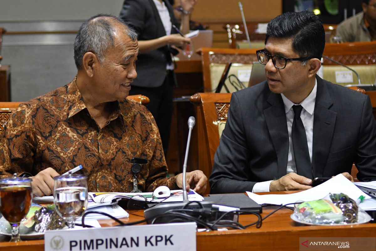 DPR RI minta KPK jangan tebang pilih tangani kasus korupsi